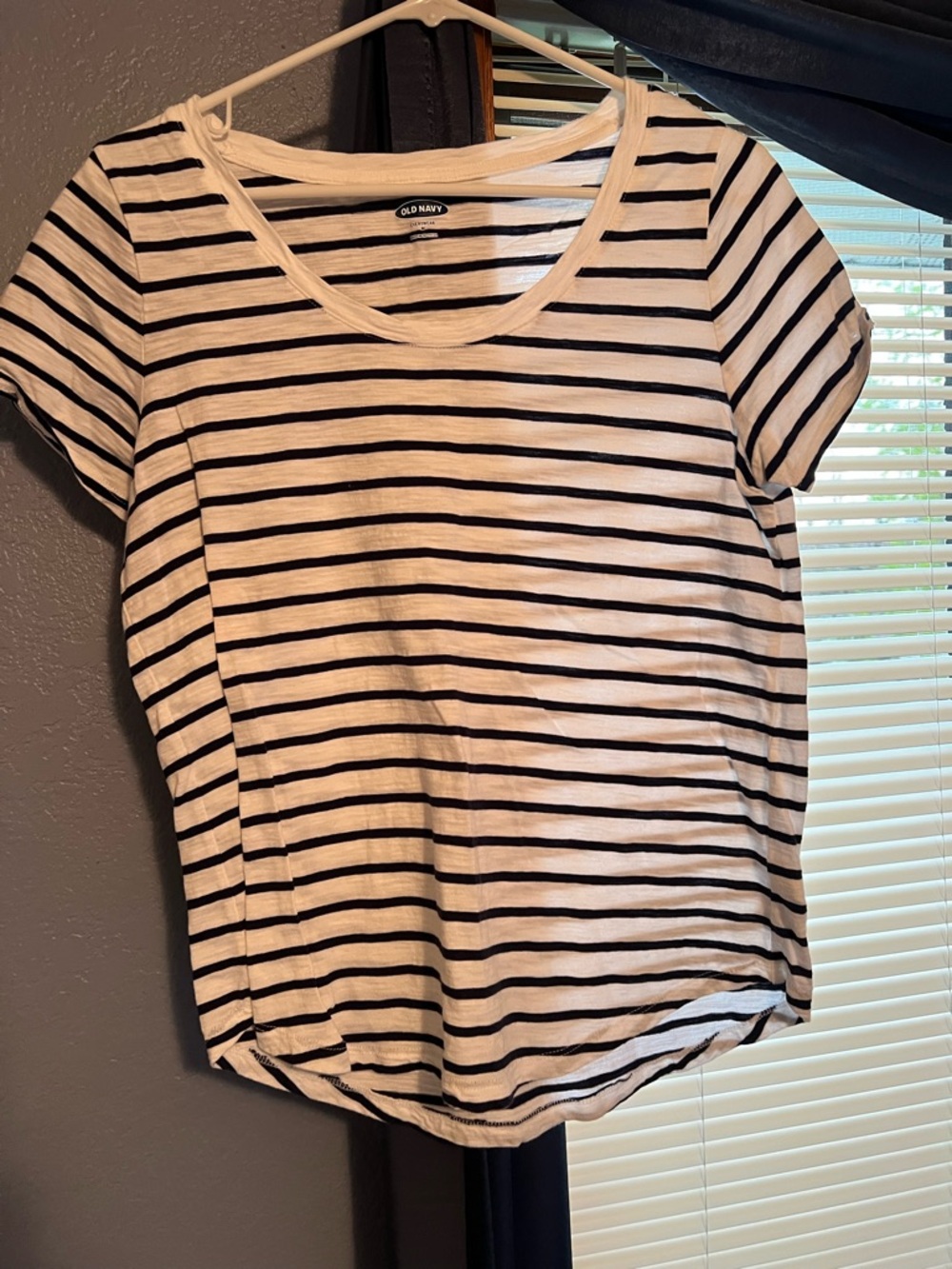 Old Navy White and Navy Striped Short-Sleeve Tee